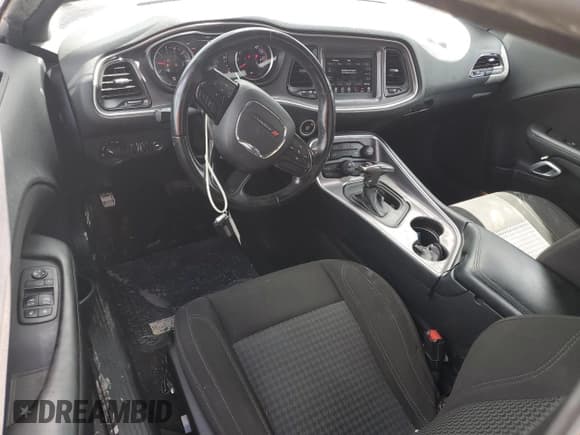 ✅ 2022 Dodge Challenger SXT • VIN: 2C3CDZAG7NH151877 • Lot: 69487744. Wystawiony na Copart z przebiegiem 45 583 mil. Bezpłatny archiwum sprzedaży aukcyjnych z USA i szczegółowy raport historii pojazdu na DreamBid. Zdjęcie 8.