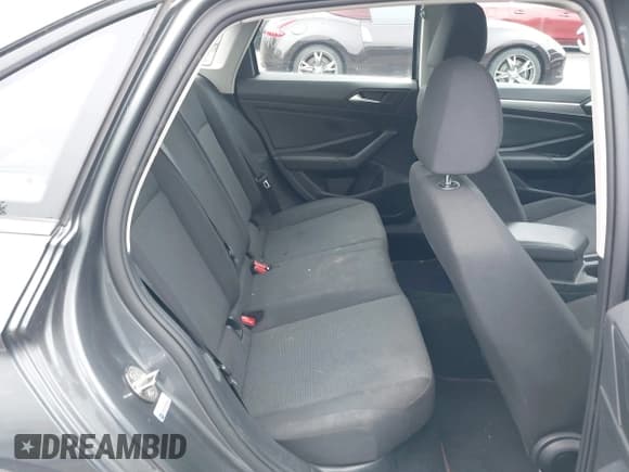 ✅ 2019 Volkswagen Jetta S • VIN: 3VWN57BU0KM049776 • Lot: 42232898. Wystawiony na IAAI z przebiegiem 83 460 mil. Bezpłatny archiwum sprzedaży aukcyjnych z USA i szczegółowy raport historii pojazdu na DreamBid. Zdjęcie 8.