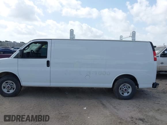 ✅ 2017 GMC Savana Cargo • VIN: 1GTW7BFF1H1105049 • Lot: 42570332. Listed on IAAI with 86,299 mi. Free auction sales archive from the USA and detailed vehicle history report at DreamBid. Image 14.