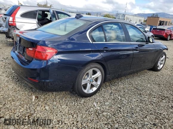 ✅ 2015 BMW 3 Series 328i • VIN: WBA3C1C51FK118571 • Lot: 92871145. Wystawiony na Copart z przebiegiem 104 276 mil. Bezpłatny archiwum sprzedaży aukcyjnych z USA i szczegółowy raport historii pojazdu na DreamBid. Zdjęcie 3.