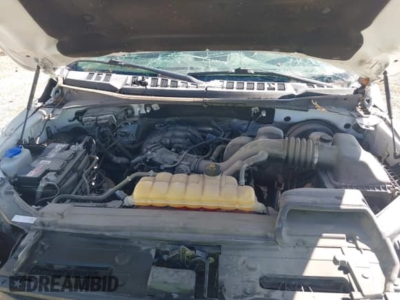 ✅ 2016 Ford F-150 XL • VIN: 1FTMF1C83GKD19186 • Lot: 42698145. Wystawiony na IAAI z przebiegiem 85 855 mil. Bezpłatny archiwum sprzedaży aukcyjnych z USA i szczegółowy raport historii pojazdu na DreamBid. Zdjęcie 10.