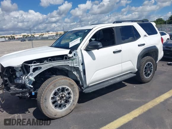 ✅ 2025 Toyota 4Runner TRD Sport Premium • VIN: JTEVA5BR7S5007587 • Lot: 43510362. Listed on IAAI with 9,487 mi. Free auction sales archive from the USA and detailed vehicle history report at DreamBid. Image 23.