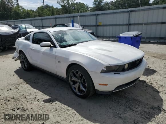 ✅ 2010 Ford Mustang GT • VIN: 1ZVBP8CH3A5153834 • Лот: 84865305. Опубликован ранее на Copart с пробегом 127 730 миль. Бесплатный доступ к архиву аукционных продаж из США и подробный отчёт об истории автомобиля на DreamBid. Изображение 4.