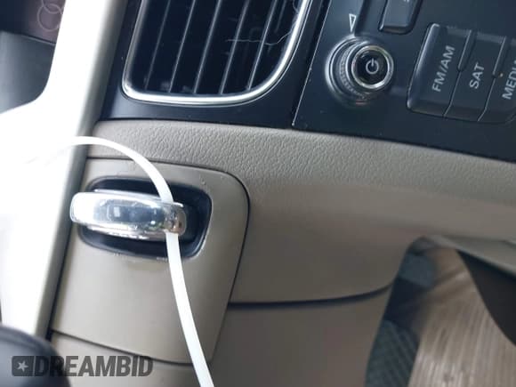 ✅ 2010 Audi A4 Premium • VIN: WAUAFAFL1AN027462 • Lot: 43760664. Listed on IAAI with 127,029 mi. Free auction sales archive from the USA and detailed vehicle history report at DreamBid. Image 11.