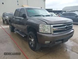 ✅ 2008 Chevrolet Silverado 1500 1LT • VIN: 2GCEK13M881145680 • Лот: 42107359. Опубликован ранее на IAAI с пробегом 202 702 миль. Бесплатный доступ к архиву аукционных продаж из США и подробный отчёт об истории автомобиля на DreamBid. Изображение 1.