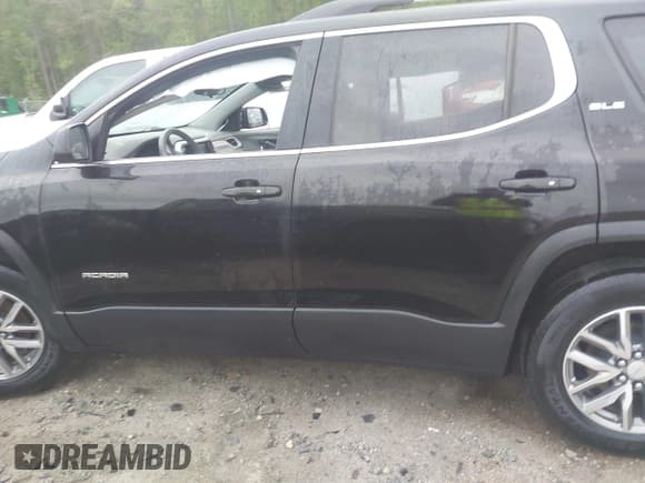 ✅ 2019 GMC Acadia SLE • VIN: 1GKKNSLS4KZ230033 • Lot: 41897959. Listed on IAAI with 33,695 mi. Free auction sales archive from the USA and detailed vehicle history report at DreamBid. Image 13.