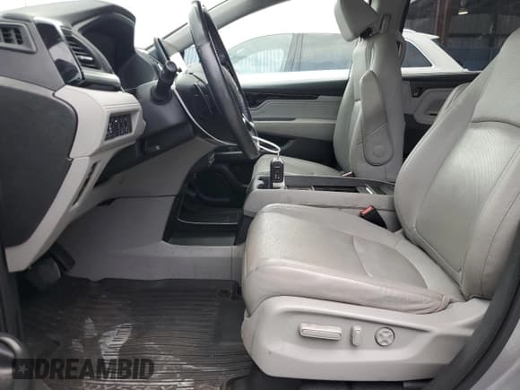 ✅ 2018 Honda Odyssey Elite • VIN: 5FNRL6H94JB013762 • Lot: 60725905. Listed on Copart with 98,286 mi. Free auction sales archive from the USA and detailed vehicle history report at DreamBid. Image 7.