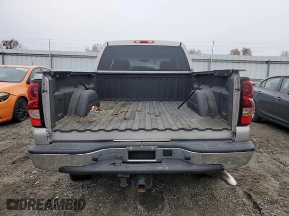 ✅ 2006 Chevrolet Silverado 2500HD LT1 • VIN: 1GCHC23D96F139358 • Лот: 85543204. Опубликован ранее на Copart с пробегом Не указан. Бесплатный доступ к архиву аукционных продаж из США и подробный отчёт об истории автомобиля на DreamBid. Изображение 6.