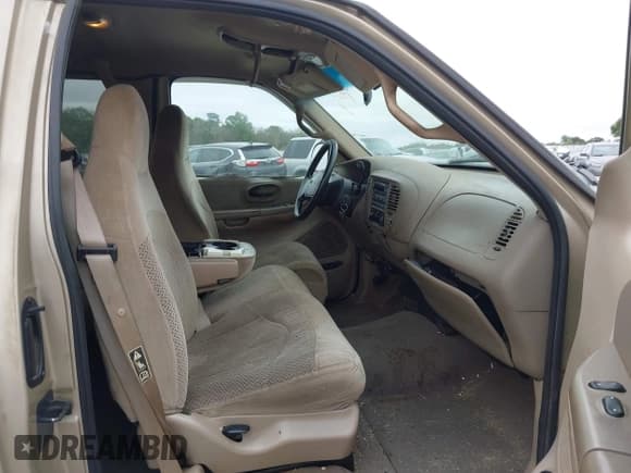 ✅ 2000 Ford F-150 XL • VIN: 1FTRX17L3YNB02903 • Lot: 43556336. Wystawiony na IAAI z przebiegiem Nie podano. Bezpłatny archiwum sprzedaży aukcyjnych z USA i szczegółowy raport historii pojazdu na DreamBid. Zdjęcie 5.