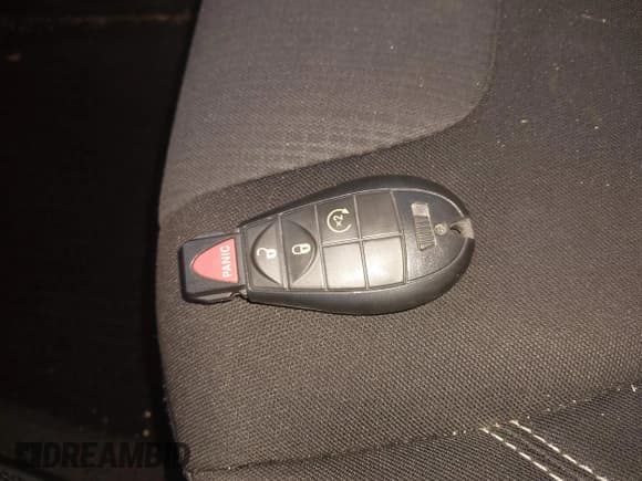 ✅ 2016 Jeep Cherokee Latitude • VIN: 1C4PJMCB4GW141886 • Lot: 41215064. Listed on IAAI with 122,794 mi. Free auction sales archive from the USA and detailed vehicle history report at DreamBid. Image 11.