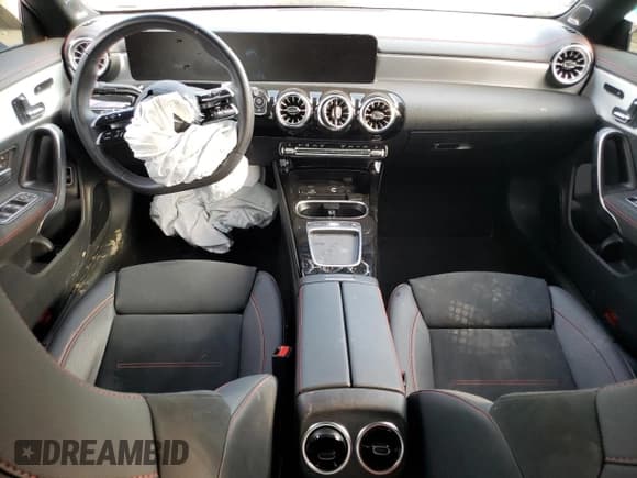 ✅ 2024 Mercedes-Benz CLA 250 • VIN: W1K5J4HB6RN452492 • Lot: 71211755. Wystawiony na Copart z przebiegiem 21 711 mil. Bezpłatny archiwum sprzedaży aukcyjnych z USA i szczegółowy raport historii pojazdu na DreamBid. Zdjęcie 8.