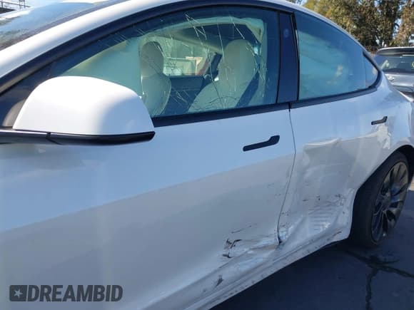 ✅ 2022 Tesla Model 3 Performance • VIN: 5YJ3E1EC2NF123525 • Lot: 43367895. Wystawiony na IAAI z przebiegiem 30 919 mil. Bezpłatny archiwum sprzedaży aukcyjnych z USA i szczegółowy raport historii pojazdu na DreamBid. Zdjęcie 6.