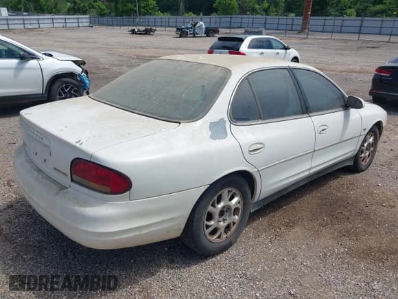 ✅ 2001 Oldsmobile Intrigue GL • VIN: 1G3WS52H41F194437 • Лот: 42047399. Опубликован ранее на IAAI с пробегом 175 859 миль. Бесплатный доступ к архиву аукционных продаж из США и подробный отчёт об истории автомобиля на DreamBid. Изображение 4.