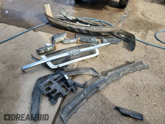 2004 Chevrolet Silverado 2500HD LS с VIN 1GCHK29U24E395189, выставлен на аукционе Copart как лот 85279365 с пробегом 220 485 миль миль и Списание • Salvage title. История ставок и продаж доступна на DreamBid. Изображение 12.