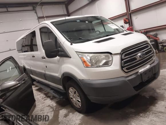 ✅ 2016 Ford Transit XLT • VIN: 1FBZX2ZM3GKA98240 • Lot: 43839535. Wystawiony na IAAI z przebiegiem 174 963 mil. Bezpłatny archiwum sprzedaży aukcyjnych z USA i szczegółowy raport historii pojazdu na DreamBid. Zdjęcie 1.