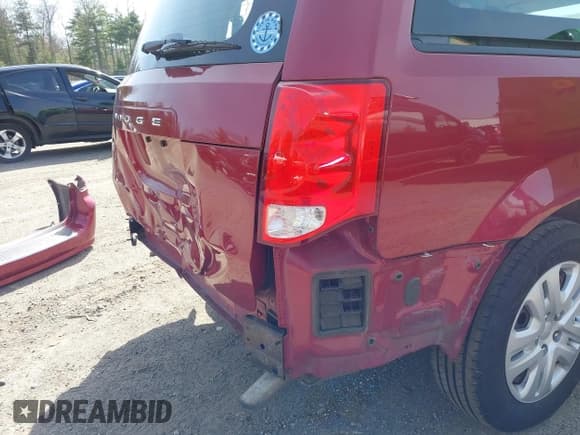 ✅ 2014 Dodge Grand Caravan American Value • VIN: 2C4RDGBG4ER366328 • Lot: 42127426. Wystawiony na IAAI z przebiegiem 69 358 mil. Bezpłatny archiwum sprzedaży aukcyjnych z USA i szczegółowy raport historii pojazdu na DreamBid. Zdjęcie 14.