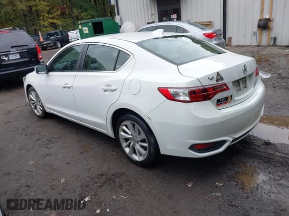 ✅ 2017 Acura ILX • VIN: 19UDE2F34HA011977 • Lot: 43605750. Wystawiony na IAAI z przebiegiem 87 846 mil. Bezpłatny archiwum sprzedaży aukcyjnych z USA i szczegółowy raport historii pojazdu na DreamBid. Zdjęcie 3.