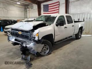 ✅ 2013 Chevrolet Silverado 2500HD Work Truck • VIN: 1GC1KVCG8DF242008 • Лот: 83922505. Опубликован ранее на Copart с пробегом 181 618 миль. Бесплатный доступ к архиву аукционных продаж из США и подробный отчёт об истории автомобиля на DreamBid. Изображение 1.