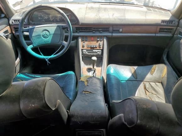 ✅ 1986 Mercedes-Benz 420 SEL • VIN: WDBCA35D2GA215454 • Lot: 64614555. Wystawiony na Copart z przebiegiem 161 617 mil. Bezpłatny archiwum sprzedaży aukcyjnych z USA i szczegółowy raport historii pojazdu na DreamBid. Zdjęcie 8.