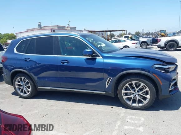 ✅ 2020 BMW X5 sDrive40i • VIN: 5UXCR4C03L9C82755 • Lot: 42494503. Wystawiony na IAAI z przebiegiem 50 706 mil. Bezpłatny archiwum sprzedaży aukcyjnych z USA i szczegółowy raport historii pojazdu na DreamBid. Zdjęcie 13.