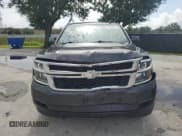 ✅ 2017 Chevrolet Suburban LS • VIN: 1GNSCGKC3HR397881 • Lot: 70394674. Wystawiony na Copart z przebiegiem 122 853 mil. Bezpłatny archiwum sprzedaży aukcyjnych z USA i szczegółowy raport historii pojazdu na DreamBid. Zdjęcie 5.