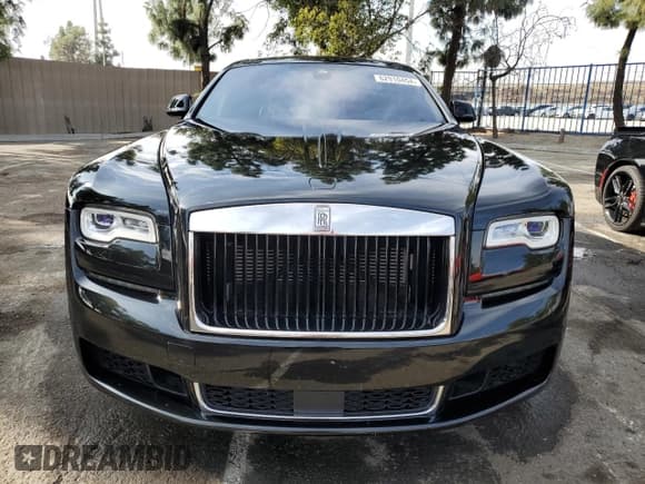 ✅ 2019 Rolls-Royce Ghost • VIN: SCA664S54KUX54725 • Lot: 62910454. Wystawiony na Copart z przebiegiem 17 246 mil. Bezpłatny archiwum sprzedaży aukcyjnych z USA i szczegółowy raport historii pojazdu na DreamBid. Zdjęcie 5.