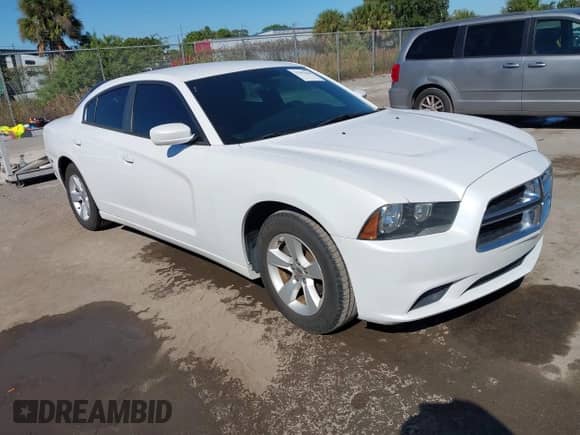 2014 Dodge Charger SE z VIN 2C3CDXBGXEH192877, wystawiony jako IAAI lot #43593648 z przebiegiem 232 537 mil mil oraz . Historia ofert i sprzedaży dostępna na DreamBid. Obrazek 1.