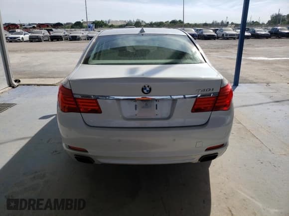 ✅ 2011 BMW 7 Series 740i • VIN: WBAKA4C58BC612840 • Lot: 92238325. Wystawiony na Copart z przebiegiem Nie podano. Bezpłatny archiwum sprzedaży aukcyjnych z USA i szczegółowy raport historii pojazdu na DreamBid. Zdjęcie 6.