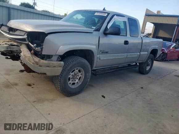 ✅ 2006 Chevrolet Silverado 2500HD LT2 • VIN: 1GCHK29D06E185922 • Лот: 81599505. Опубликован ранее на Copart с пробегом Не указан. Бесплатный доступ к архиву аукционных продаж из США и подробный отчёт об истории автомобиля на DreamBid. Изображение 1.