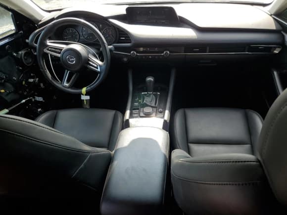 ✅ 2022 Mazda 3 Carbon Edition • VIN: 3MZBPACL5NM316964 • Lot: 65170595. Listed on Copart with 43,686 mi. Free auction sales archive from the USA and detailed vehicle history report at DreamBid. Image 8.