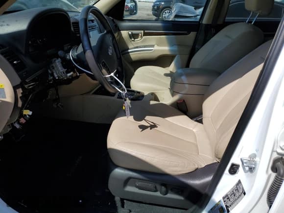 ✅ 2012 Hyundai Santa Fe Limited • VIN: 5XYZK4AG4CG110715 • Lot: 72454354. Listed on Copart with 64,514 mi. Free auction sales archive from the USA and detailed vehicle history report at DreamBid. Image 7.