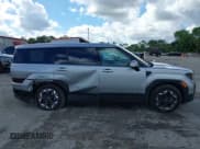 ✅ 2024 Hyundai Santa Fe SE • VIN: 5NMP14GL2RH038880 • Lot: 43404734. Wystawiony na IAAI z przebiegiem 18 561 mil. Bezpłatny archiwum sprzedaży aukcyjnych z USA i szczegółowy raport historii pojazdu na DreamBid. Zdjęcie 13.