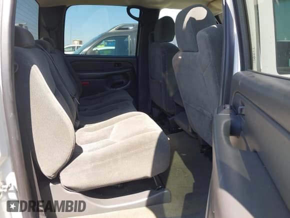 ✅ 2004 Chevrolet Silverado 2500 LT • VIN: 1GCGC23U64F158801 • Lot: 42887314. Wystawiony na IAAI z przebiegiem 124 427 mil. Bezpłatny archiwum sprzedaży aukcyjnych z USA i szczegółowy raport historii pojazdu na DreamBid. Zdjęcie 8.