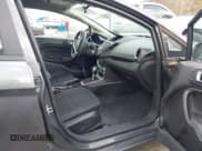 ✅ 2016 Ford Fiesta SE • VIN: 3FADP4BJ9GM153483 • Lot: 43647645. Wystawiony na IAAI z przebiegiem 87 861 mil. Bezpłatny archiwum sprzedaży aukcyjnych z USA i szczegółowy raport historii pojazdu na DreamBid. Zdjęcie 5.