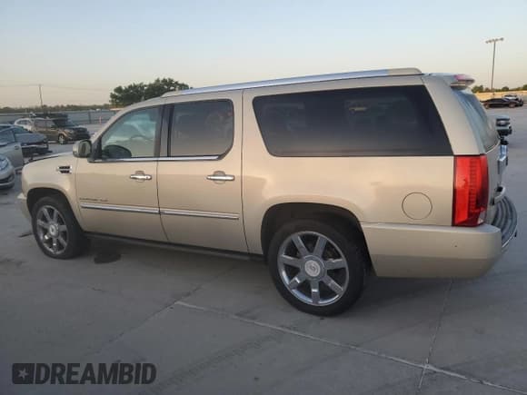 ✅ 2010 Cadillac Escalade ESV Premium • VIN: 1GYUCJEF7AR136063 • Lot: 52508765. Wystawiony na Copart z przebiegiem 214 554 mil. Bezpłatny archiwum sprzedaży aukcyjnych z USA i szczegółowy raport historii pojazdu na DreamBid. Zdjęcie 2.