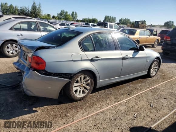 ✅ 2007 BMW 3 Series 328i • VIN: WBAVA33517KX73857 • Лот: 64515125. Опубликован ранее на Copart с пробегом 261 068 миль. Бесплатный доступ к архиву аукционных продаж из США и подробный отчёт об истории автомобиля на DreamBid. Изображение 3.