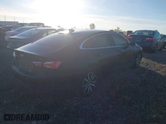 2019 Chevrolet Malibu LT z VIN 1G1ZD5ST5KF114469, wystawiony jako IAAI lot #43414562 z przebiegiem 99 625 mil mil oraz . Historia ofert i sprzedaży dostępna na DreamBid. Obrazek 4.