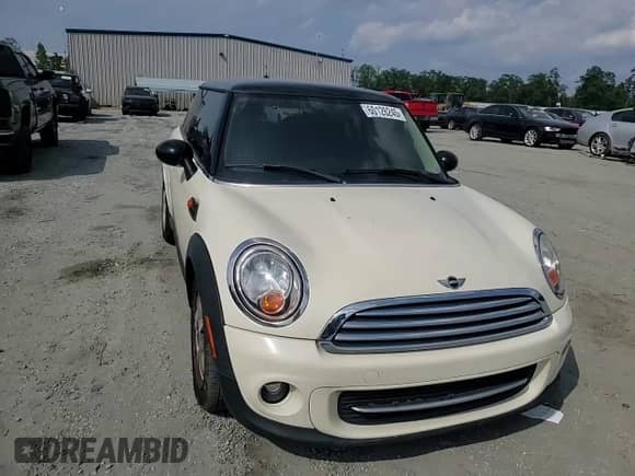 2013 MINI Hardtop с VIN WMWSU3C57DT681944, выставлен на аукционе Copart как лот 60126245 с пробегом 118 319 миль миль и Списание • Salvage title. История ставок и продаж доступна на DreamBid. Изображение 13.