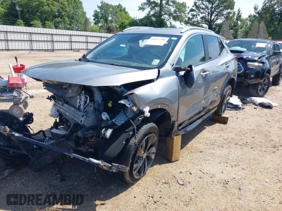 ✅ 2024 Buick Encore GX Sport Touring • VIN: KL4AMDSL0RB127799 • Lot: 42127796. Wystawiony na IAAI z przebiegiem Nie podano. Bezpłatny archiwum sprzedaży aukcyjnych z USA i szczegółowy raport historii pojazdu na DreamBid. Zdjęcie 17.