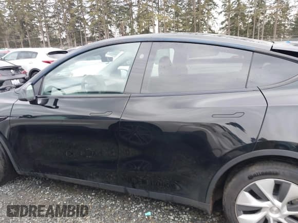 ✅ 2023 Tesla Model Y Long Range • VIN: 7SAYGAEE2PF905136 • Lot: 41572597. Listed on IAAI with 33,425 mi. Free auction sales archive from the USA and detailed vehicle history report at DreamBid. Image 14.