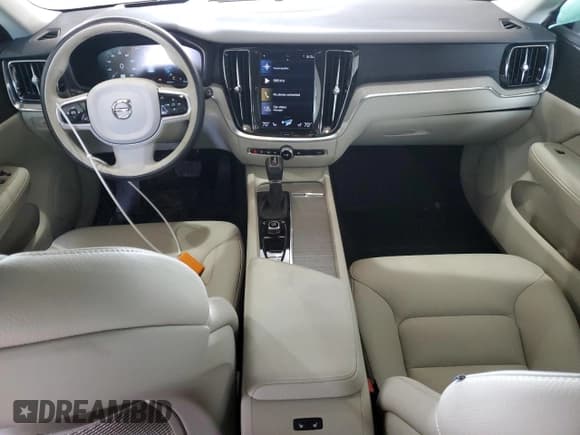 ✅ 2022 Volvo V60 • VIN: YV4102WK4N2092036 • Lot: 80911585. Wystawiony na Copart z przebiegiem 26 176 mil. Bezpłatny archiwum sprzedaży aukcyjnych z USA i szczegółowy raport historii pojazdu na DreamBid. Zdjęcie 8.