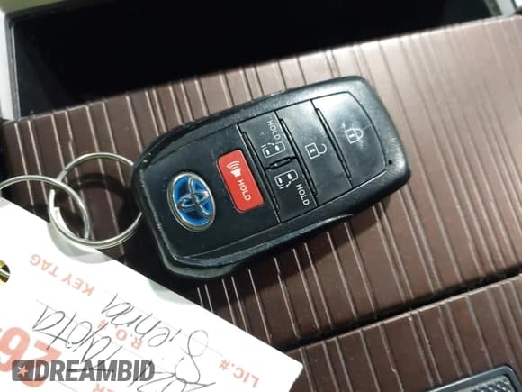 ✅ 2021 Toyota Sienna LE • VIN: 5TDKSKFC0MS009588 • Лот: 43467809. Опубликован ранее на IAAI с пробегом 114 438 миль. Бесплатный доступ к архиву аукционных продаж из США и подробный отчёт об истории автомобиля на DreamBid. Изображение 11.