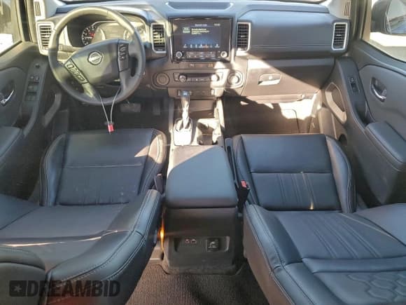 ✅ 2024 Nissan Frontier Pro-X • VIN: 1N6ED1EJ3RN621943 • Lot: 96579985. Wystawiony na Copart z przebiegiem 8 279 mil. Bezpłatny archiwum sprzedaży aukcyjnych z USA i szczegółowy raport historii pojazdu na DreamBid. Zdjęcie 8.