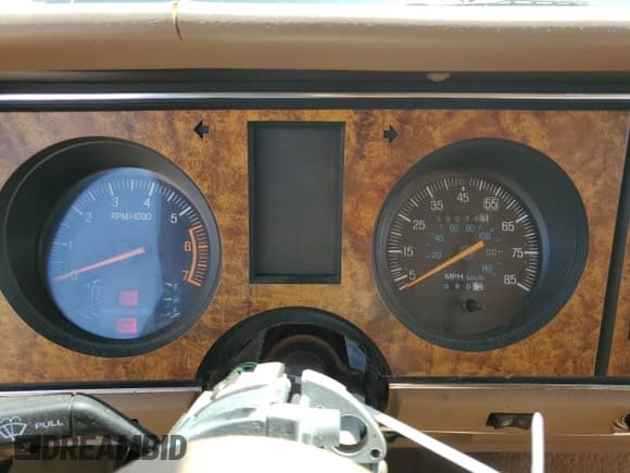 ✅ 1987 Ford Bronco • VIN: 1FMCU14T6HUC86268 • Лот: 66433915. Опубликован ранее на Copart с пробегом 500 348 миль. Бесплатный доступ к архиву аукционных продаж из США и подробный отчёт об истории автомобиля на DreamBid. Изображение 9.