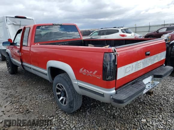 1997 Chevrolet Silverado 2500 with VIN 1GCGK29J8VE147127, listed as a Copart auction lot 48148075 with 229,842 mi miles and Clean title. Bid and sale history available at DreamBid. Image 2.