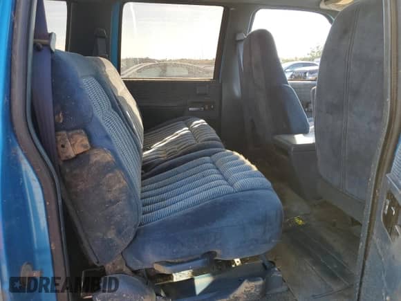 1992 Chevrolet Suburban with VIN 1GNGC26N6NJ331467, listed as a Copart auction lot 82787515 with 83,845 mi miles and Clean title. Bid and sale history available at DreamBid. Image 11.