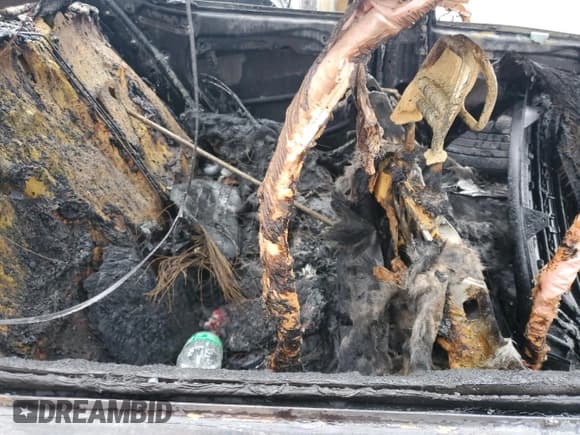 ✅ 2018 Hyundai Elantra SEL • VIN: 5NPD84LF3JH244389 • Lot: 84724865. Wystawiony na Copart z przebiegiem Nie podano. Bezpłatny archiwum sprzedaży aukcyjnych z USA i szczegółowy raport historii pojazdu na DreamBid. Zdjęcie 11.