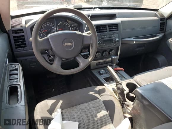 ✅ 2009 Jeep Liberty Rocky Mountain • VIN: 1J8GN28K69W505755 • Lot: 61915125. Wystawiony na Copart z przebiegiem 232 528 mil. Bezpłatny archiwum sprzedaży aukcyjnych z USA i szczegółowy raport historii pojazdu na DreamBid. Zdjęcie 8.