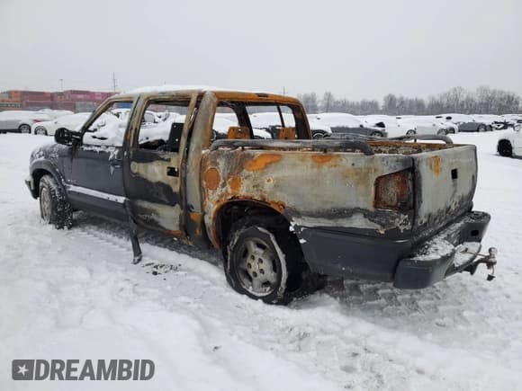 ✅ 2001 Chevrolet S-10 LS • VIN: 1GCDT13W81K260375 • Лот: 88069595. Опубликован ранее на Copart с пробегом Не указан. Бесплатный доступ к архиву аукционных продаж из США и подробный отчёт об истории автомобиля на DreamBid. Изображение 2.