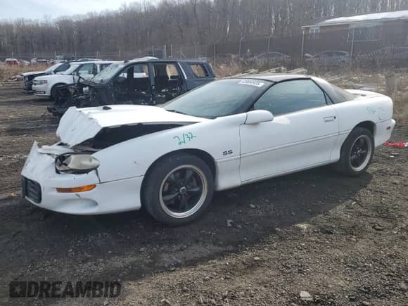 2000 Chevrolet Camaro Z28 z VIN 2G1FP22G8Y2153580, wystawiony jako Copart lot #43004935 z przebiegiem 132 835 mil mil oraz Szkoda całkowita • Salvage title. Historia ofert i sprzedaży dostępna na DreamBid. Obrazek 1.